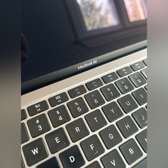 Apple 13-inch MacBook Air - Picture 8 of 10